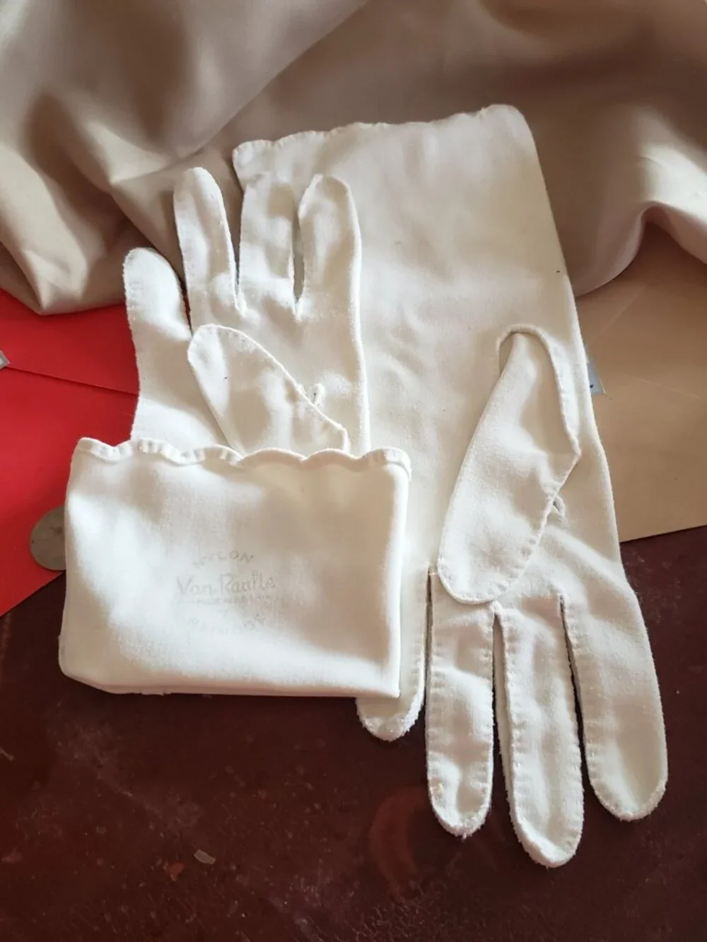 VINTAGE VAN RAALTE REINDOE HIGH FASHION WHITE GLOVES